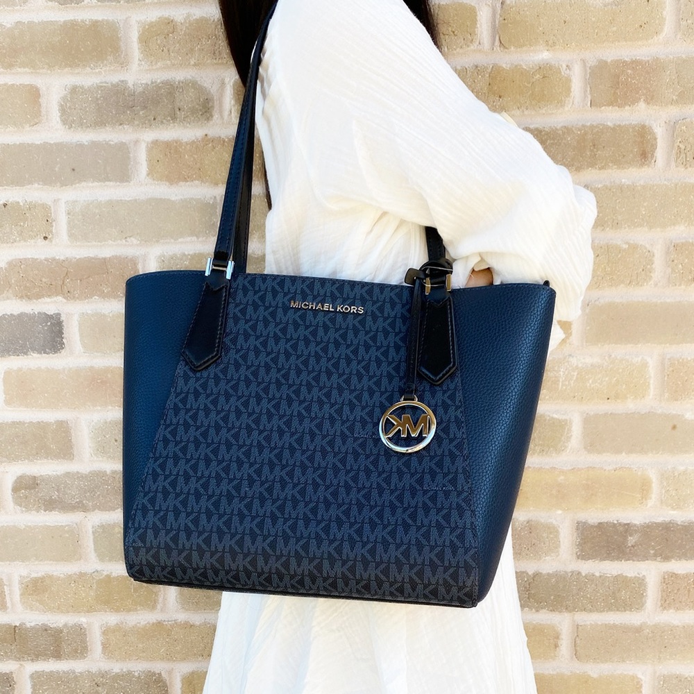 Michael Kors tote wallet blue ‼️SALE‼️‼️ - Picture 8 of 8